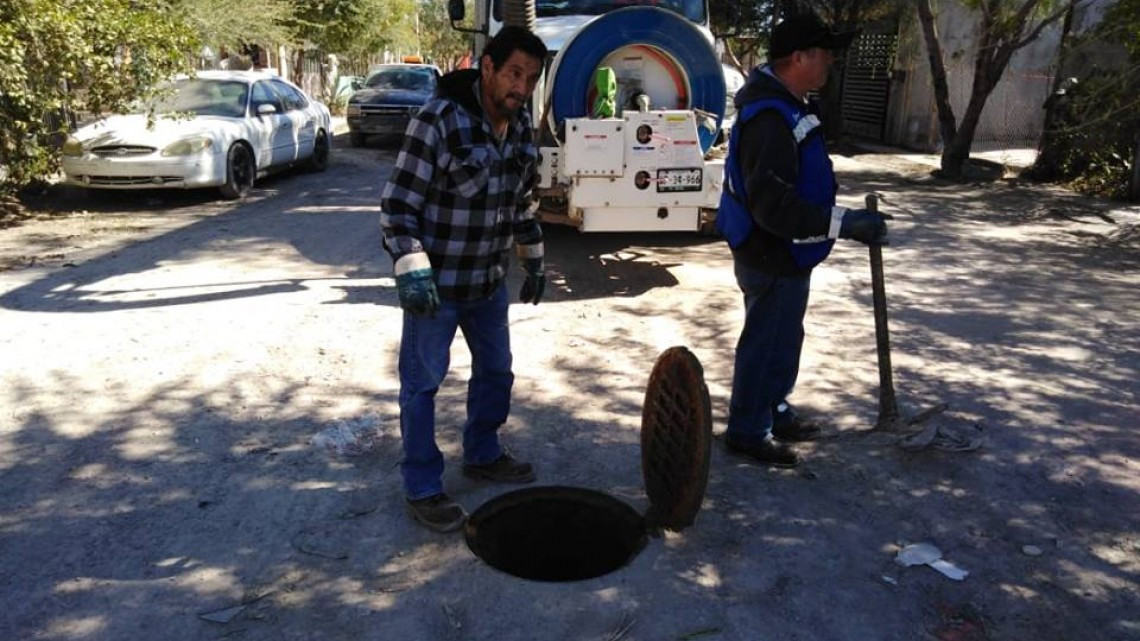 Comapa trabaja con equipo vactor