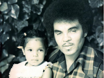 Janet Jackson rinde homenaje a su difunto padre