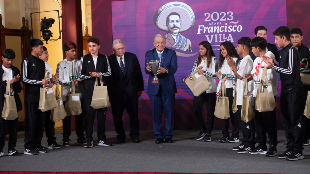 Celebra AMLO triunfo de jóvenes de NL por campeonato del World Challenge