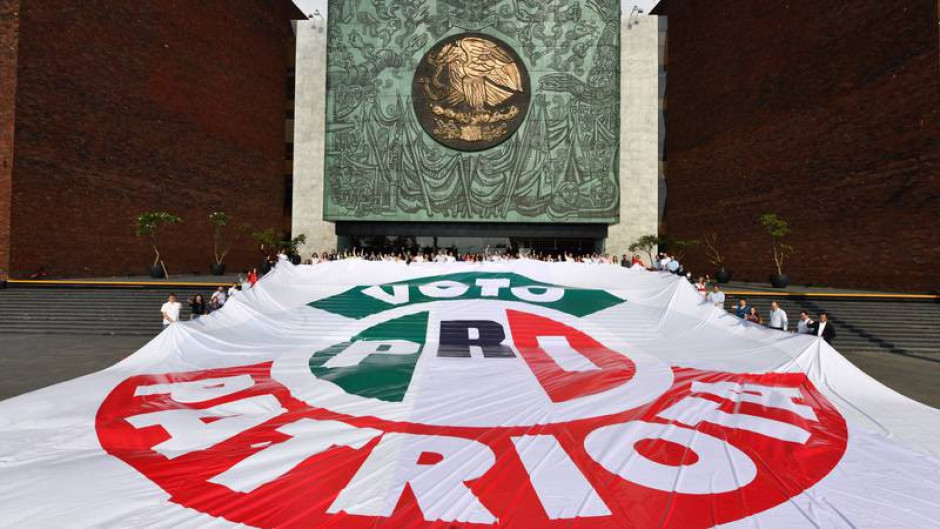 Diputados del PRI y PRD llegan a San Lázaro a discusión de la reforma eléctrica