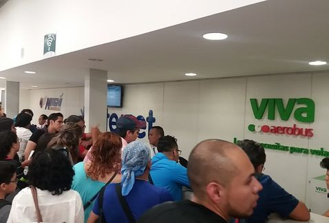 Retrasos en VivaAerobús de hasta 5 horas