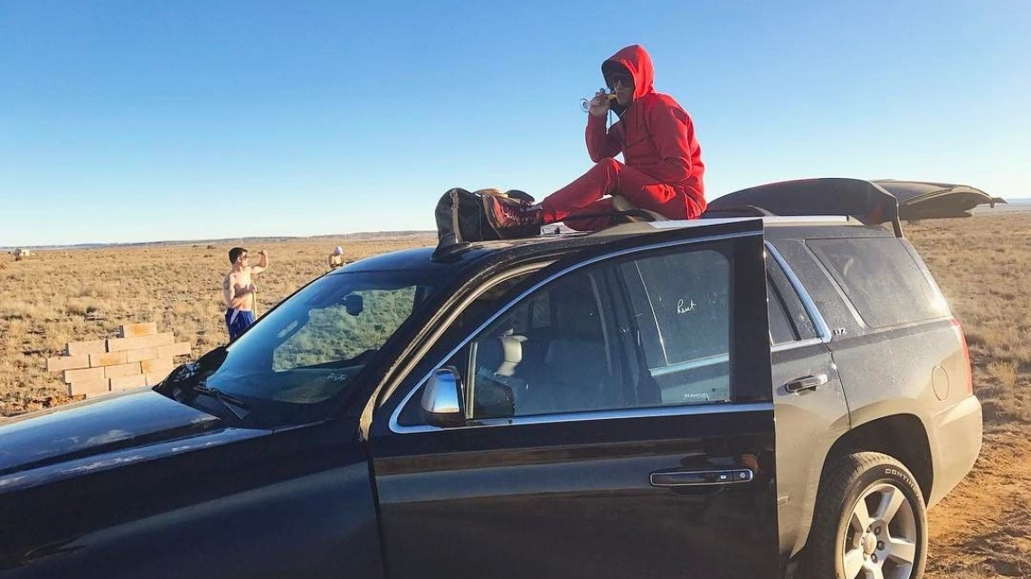 Milo Yiannopoulos difunde video iniciando 'construcción' del muro fronterizo