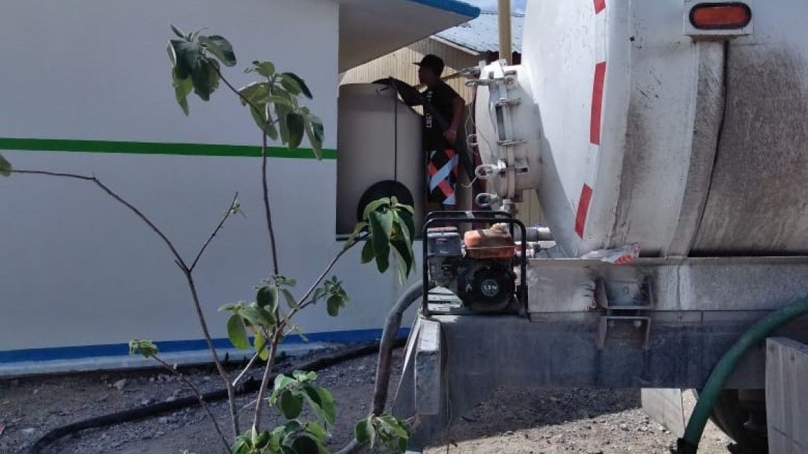 Pipas entregan agua en Villa Florida y Bugambilias