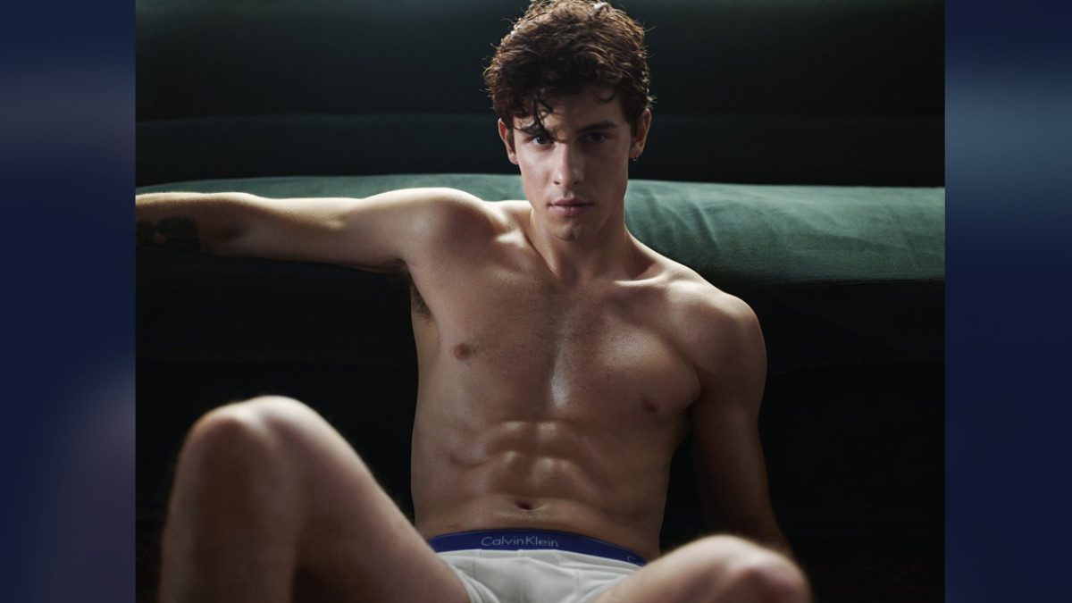 Shawn Mendes modela nuevamente con Calvin Klein