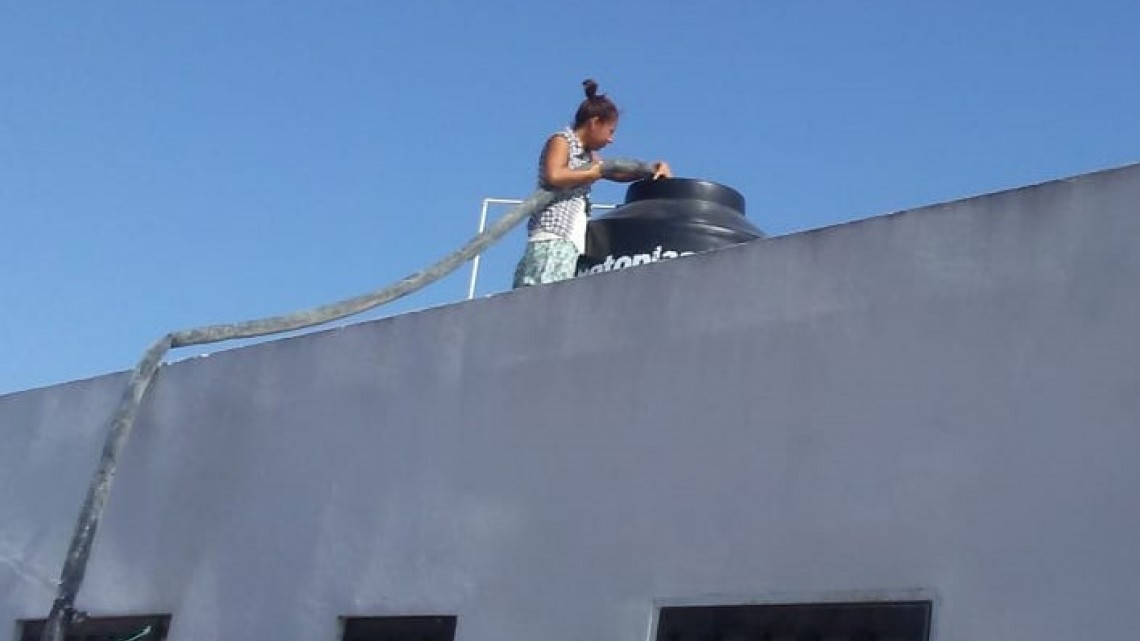 Cumplen pipas con entrega de agua potable