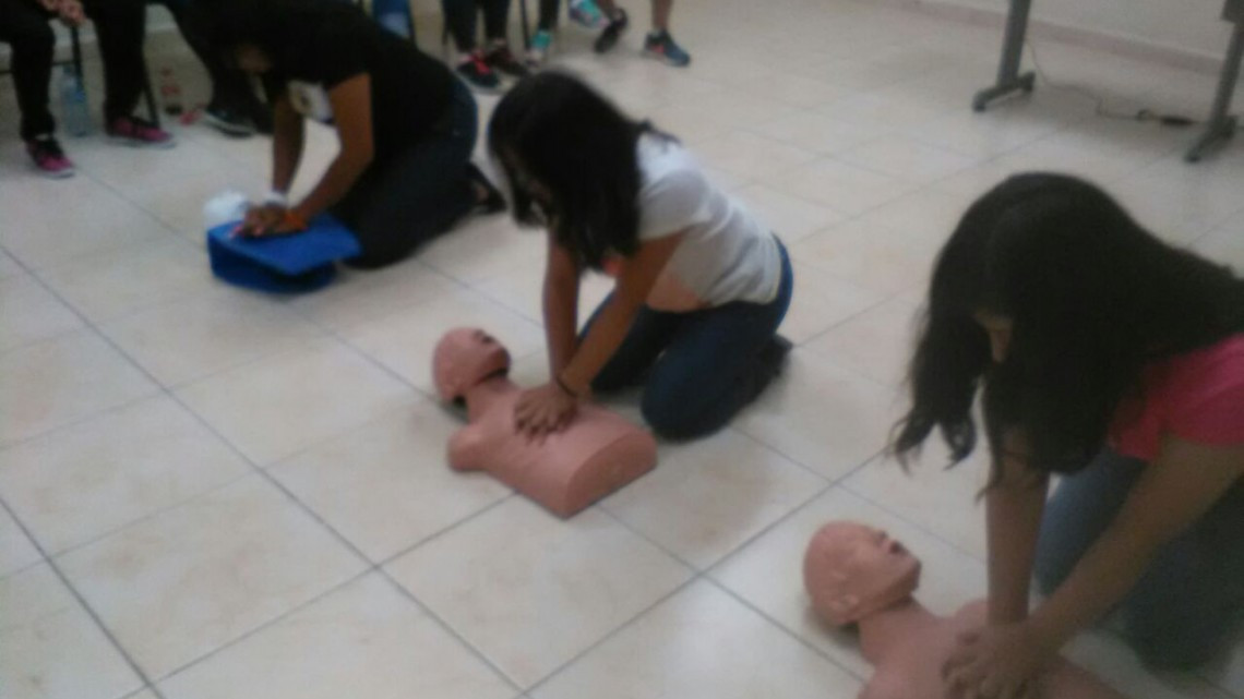 Capacitan a personal encargado de campamentos de verano