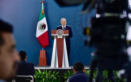 Agradece AMLO a Ken Salazar por apoyar la Reforma Eléctrica 