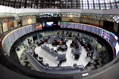 Dólar en 19 pesos en bancos, BMV baja