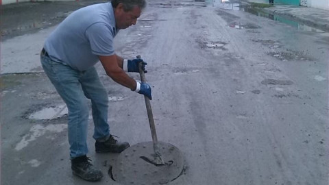 Comapa trabaja con equipo vactor