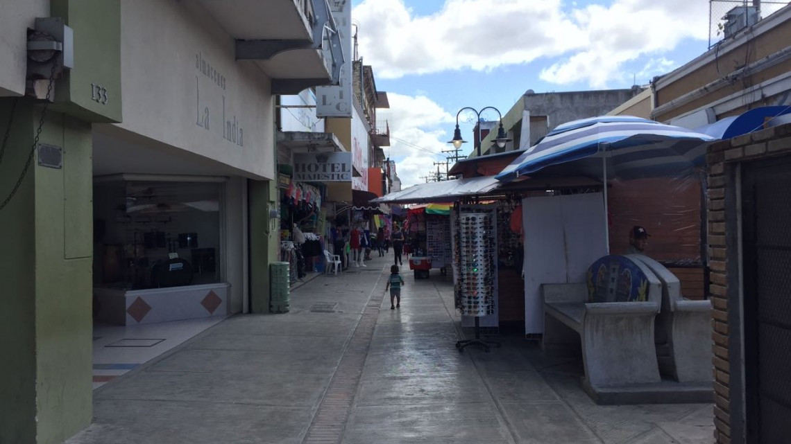 Ofrecen comerciantes descuentos a graduados