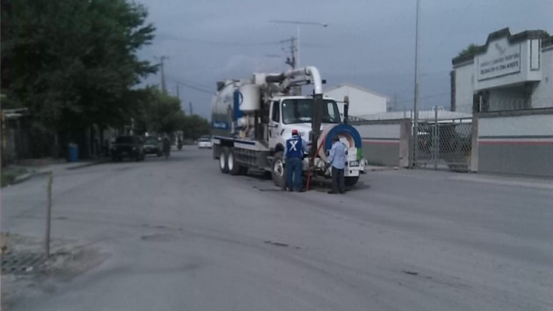 Limpieza en drenajes de la Constitución