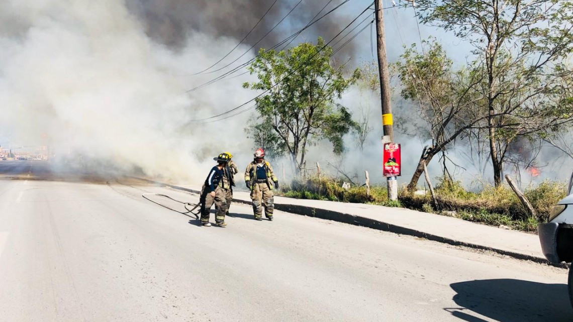 Cierran la Pedro Cárdenas por incendio de zacatal
