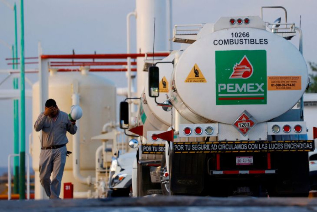 Concluyen PEMEX y el STPRM la revisión contractual 2023-2025 y salarial 2023-202