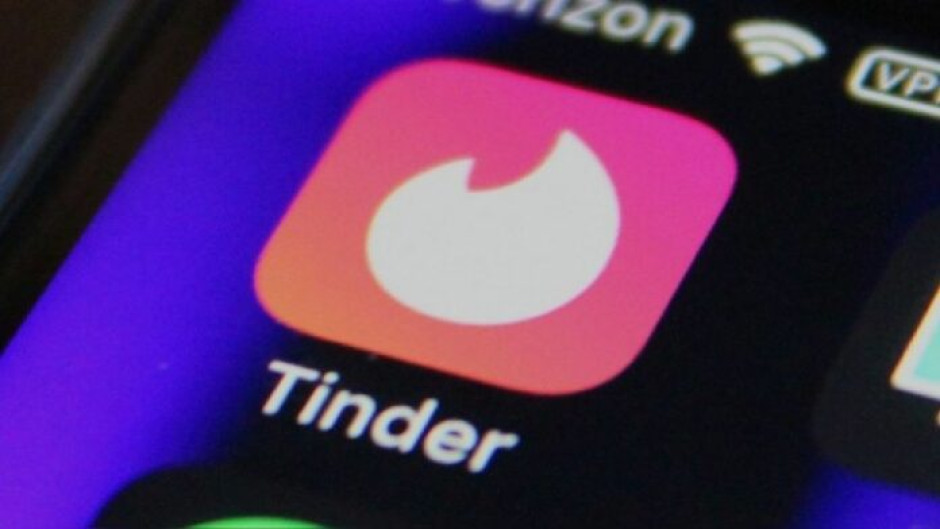 Detienen a mujer de Reynosa que drogaba a hombres que conocía en Tinder para robarles