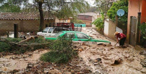 Mujer desaparece tras tormenta en Oaxaca