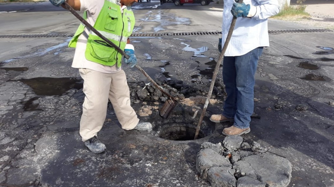 Extrae COMAPA desechos de alcantarillas 