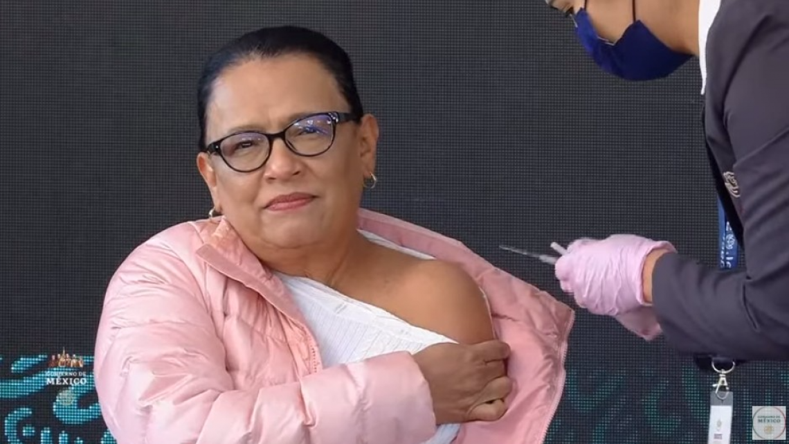 Inicia aplicación de refuerzo de vacuna contra COVId-19 a adultos mayores en México