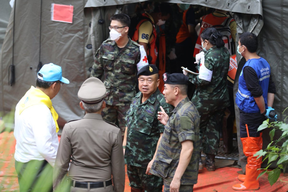 Se reanudan las labores de rescate en la cueva de Tailandia