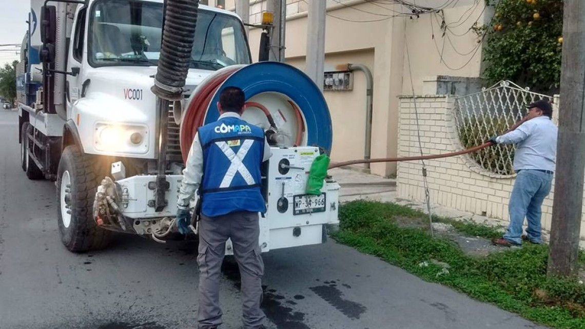 Comapa trabaja con equipo vactor