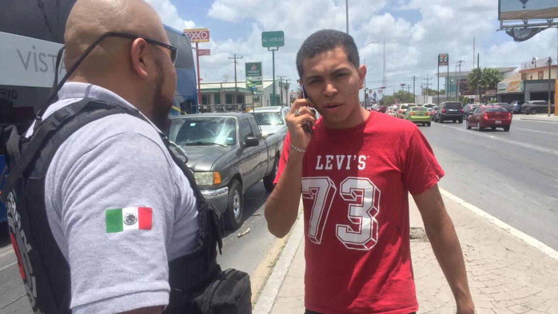 Despistado adolescente causa aparatoso choque