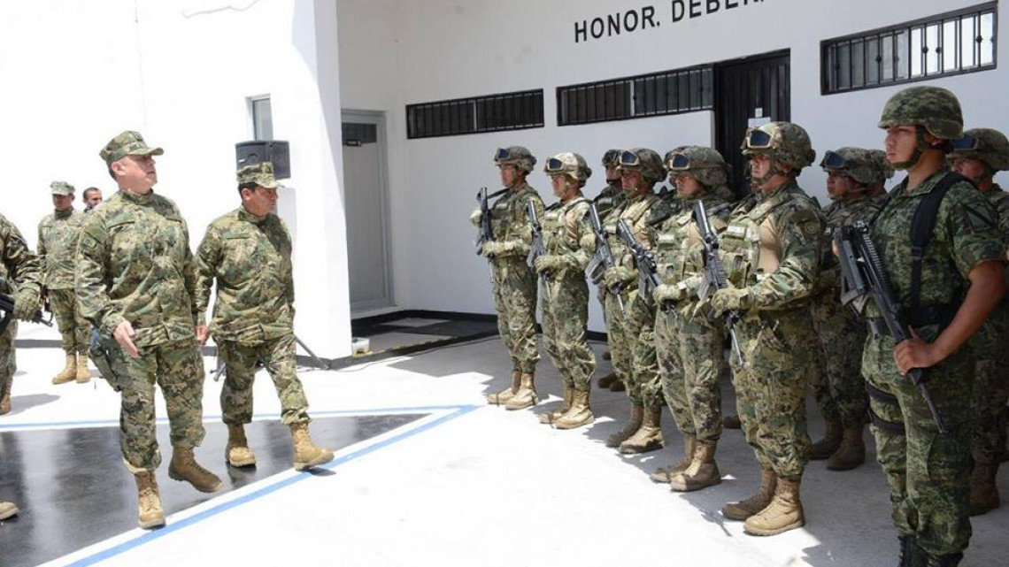 Asiste alcaldesa a entrega-recepción del Mando de Armas