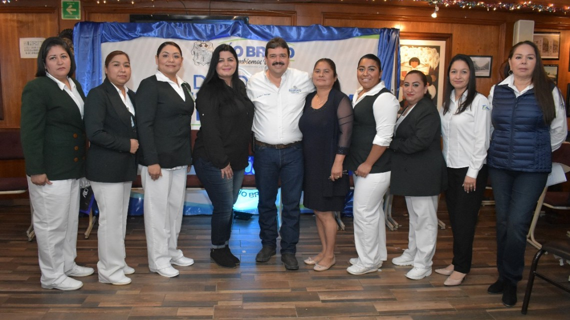 Festeja Alcalde a enfermeras de Río Bravo 