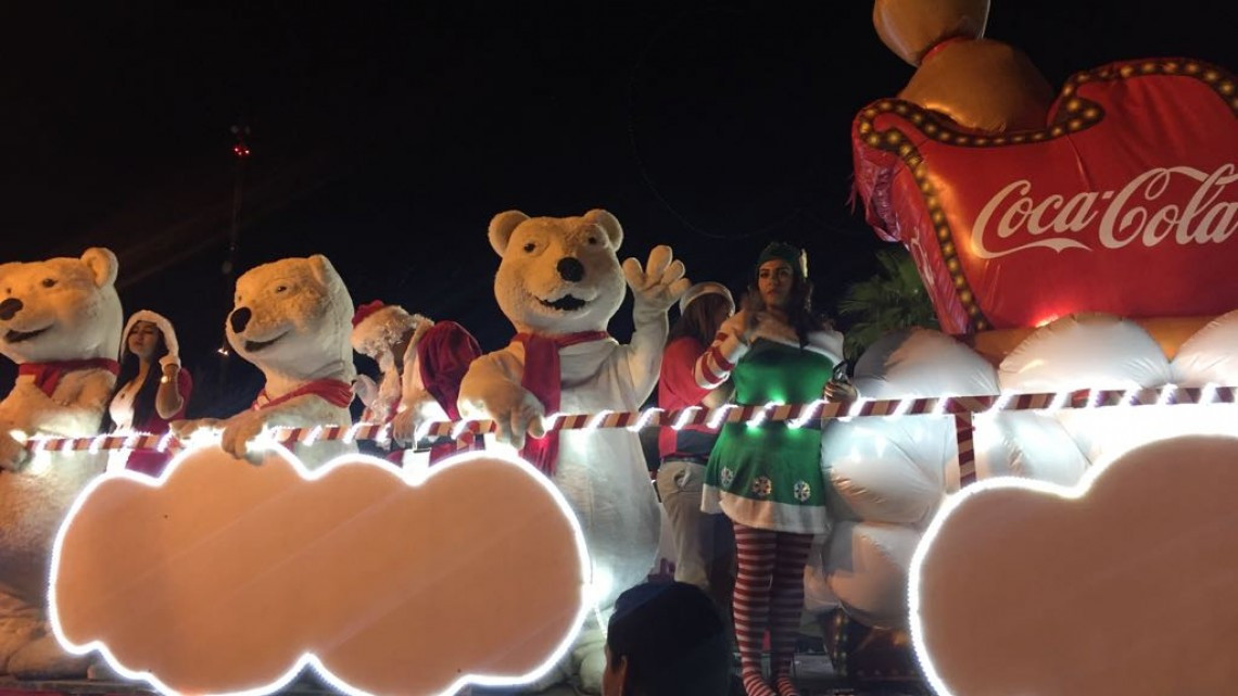 Disfrutan cientos de familias, el Desfile Navideño 2018