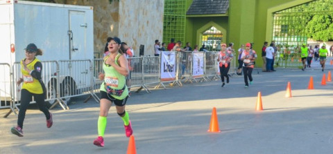 Con carrera, Caterpillar apoya a la educación con becas