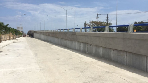 Abren circulación de puente superior de callejón de Barriles