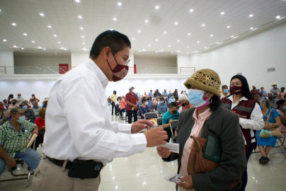 Adultos mayores recibirán tercera dosis contra Covid la próxima semana