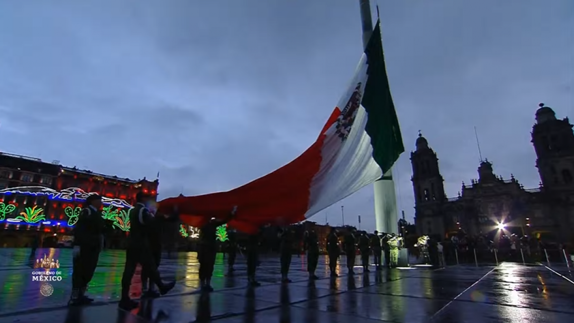 19 de septiembre: Izan la bandera en el Zócalo en memoria de las víctimas de los sismos del 85 y 2017