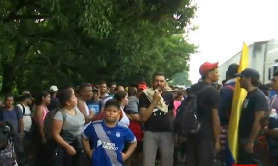 Sale caravana de Tapachula con cerca de mil migrantes 