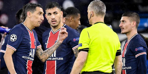 Jugadores del PSG denuncian insultos del árbitro
