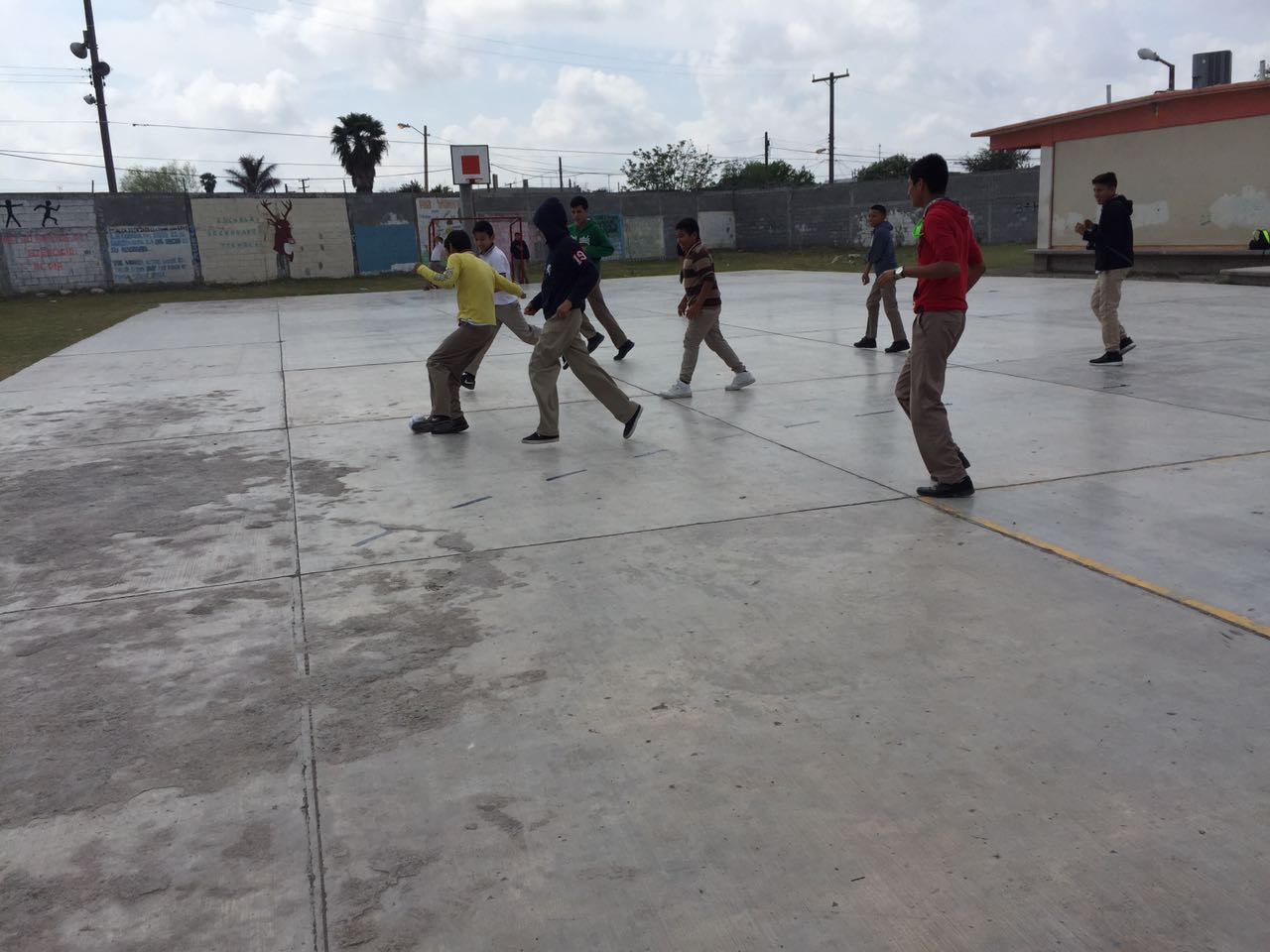 Alumna pide ampliación de canchas deportivas