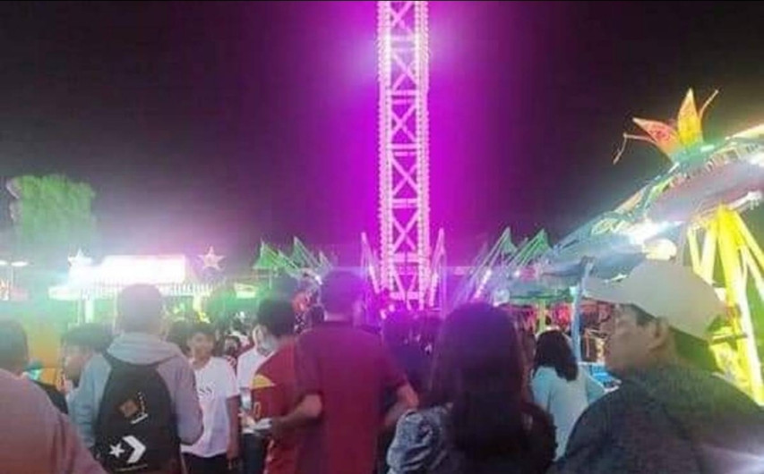 Juego mecánico se desploma y deja 25 lesionados 