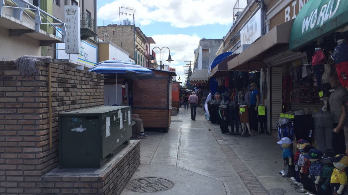 Ofrecen comerciantes descuentos a graduados