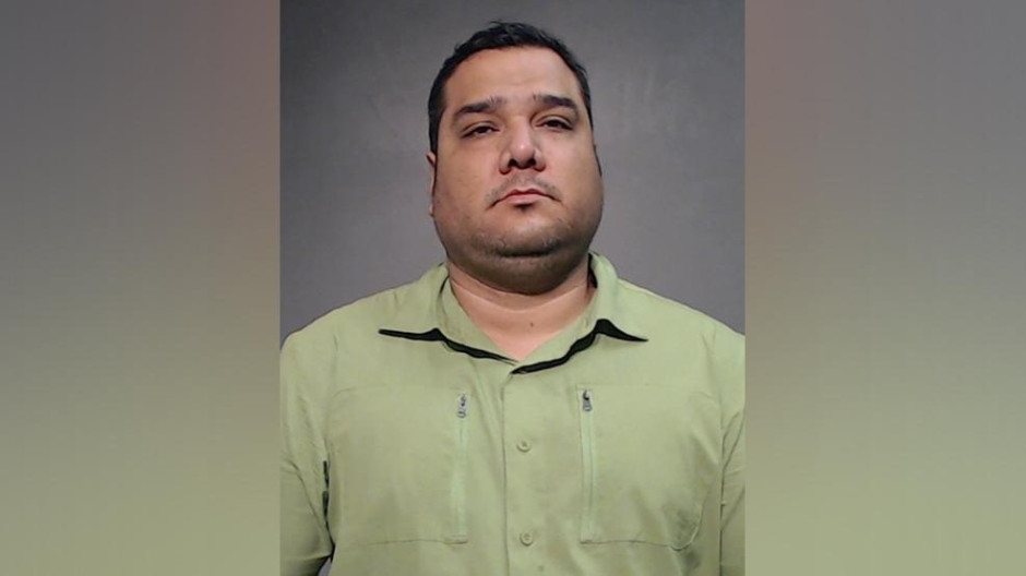 Hombre es arrestado por tener 3 esposas