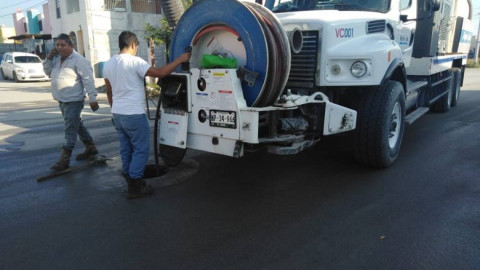 Comapa trabaja con equipo vactor