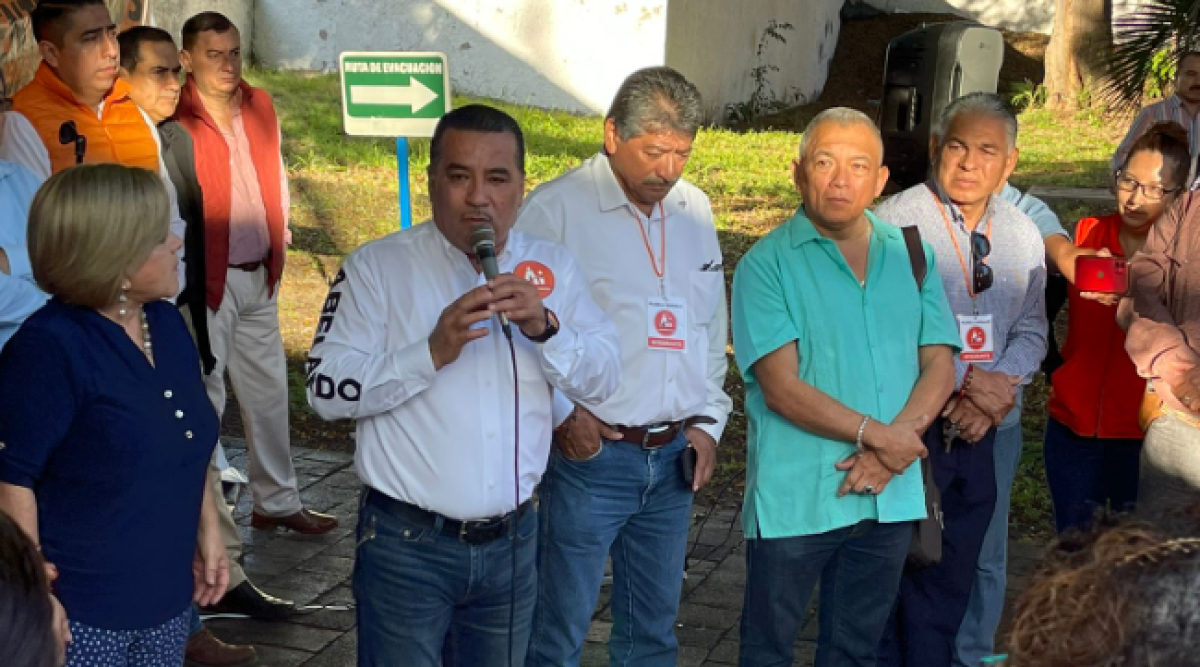 En unidad llega Abelardo Ibarra al cierre de campaña 