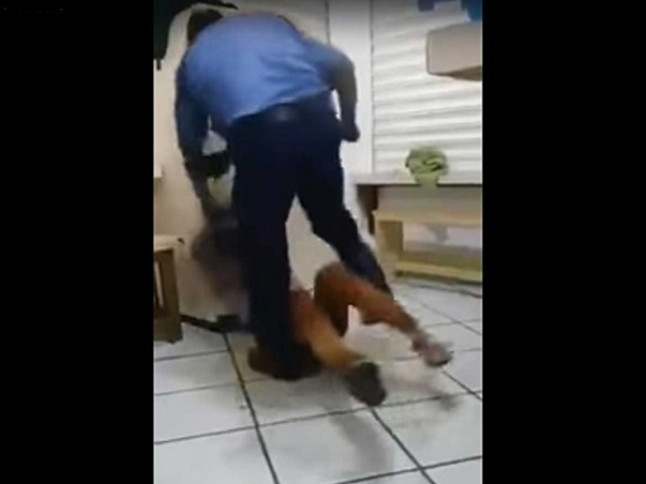 Padres golpean a su hija por supuesto noviazgo 