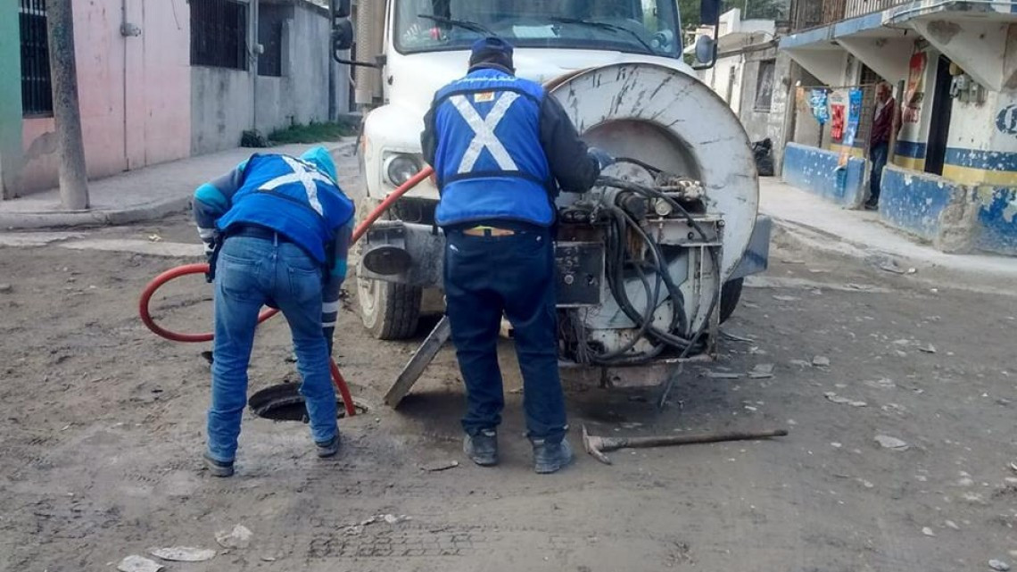 Comapa trabaja con equipo vactor