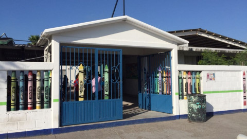 Compran padres de familia transformador con cuotas escolares