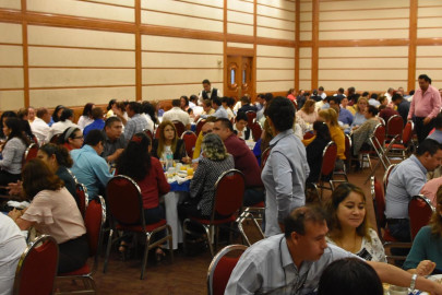 Capacitan a líderes educativos