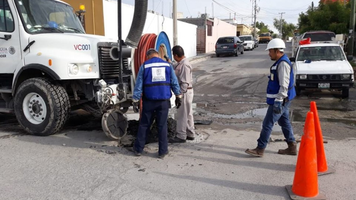 Comapa trabaja con equipo vactor