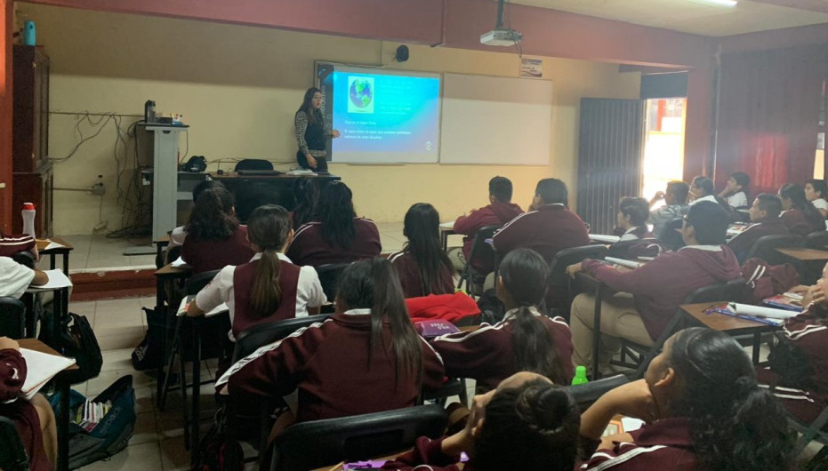 Cultura del Agua presenta documental en secundaria
