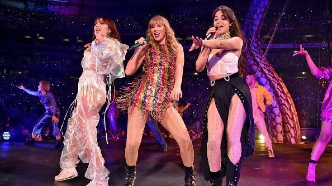 Taylor Swift, Camila Cabello y Charli XCX hacen 'explotar' Arizona