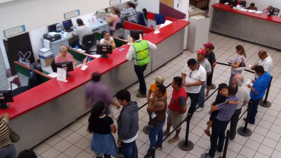 Cajas de COMAPA y cuadrillas en atención a los usuarios