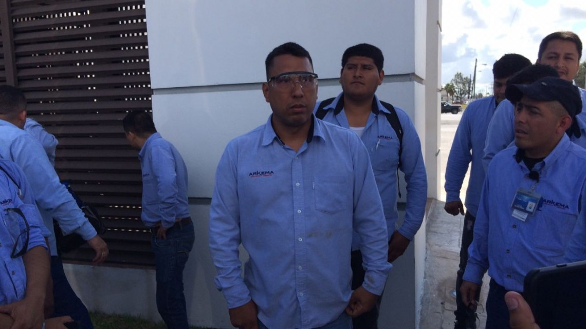 Obreros paran labores en Arkema