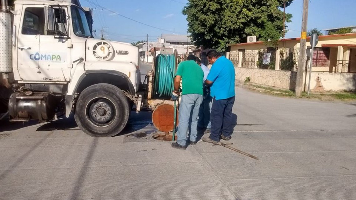 Comapa trabaja con equipo vactor