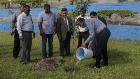 Firma Alcalde por la Proclamación de la Madre Tierra